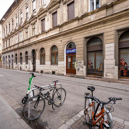 D24 - Historic Quarter Design Loft - Best Location By Bqa Budapest Eksteriør bilde